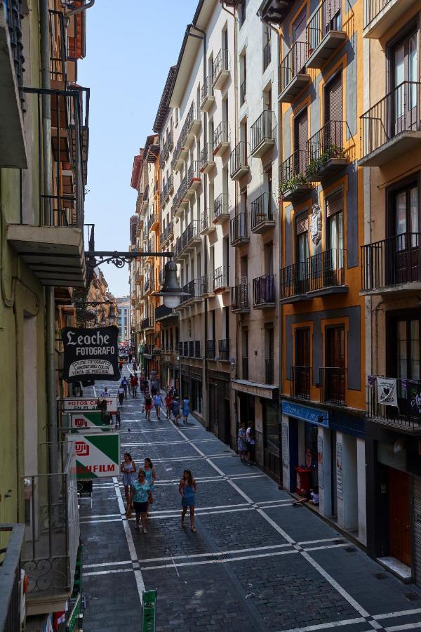 Ferienwohnung Tuapartamento Centro Estafeta Deluxe Pamplona Exterior foto