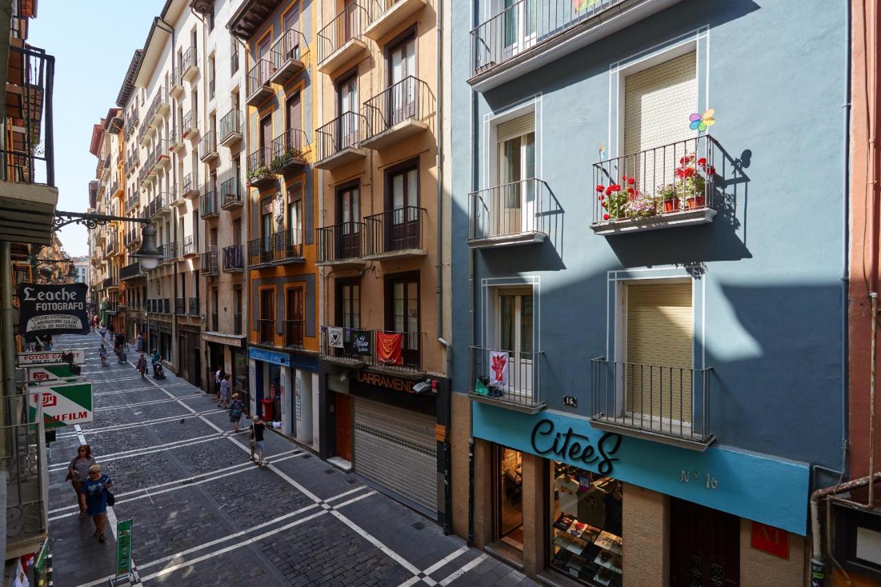 Ferienwohnung Tuapartamento Centro Estafeta Deluxe Pamplona Exterior foto