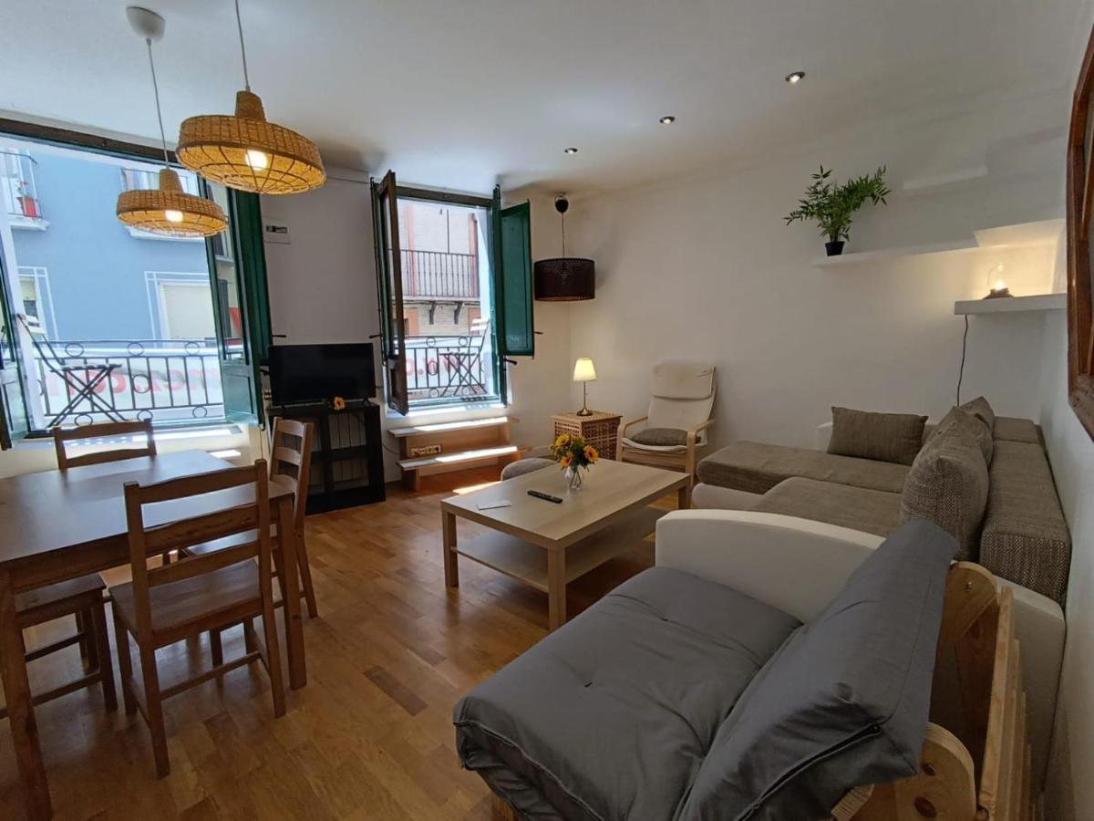 Ferienwohnung Tuapartamento Centro Estafeta Deluxe Pamplona Exterior foto