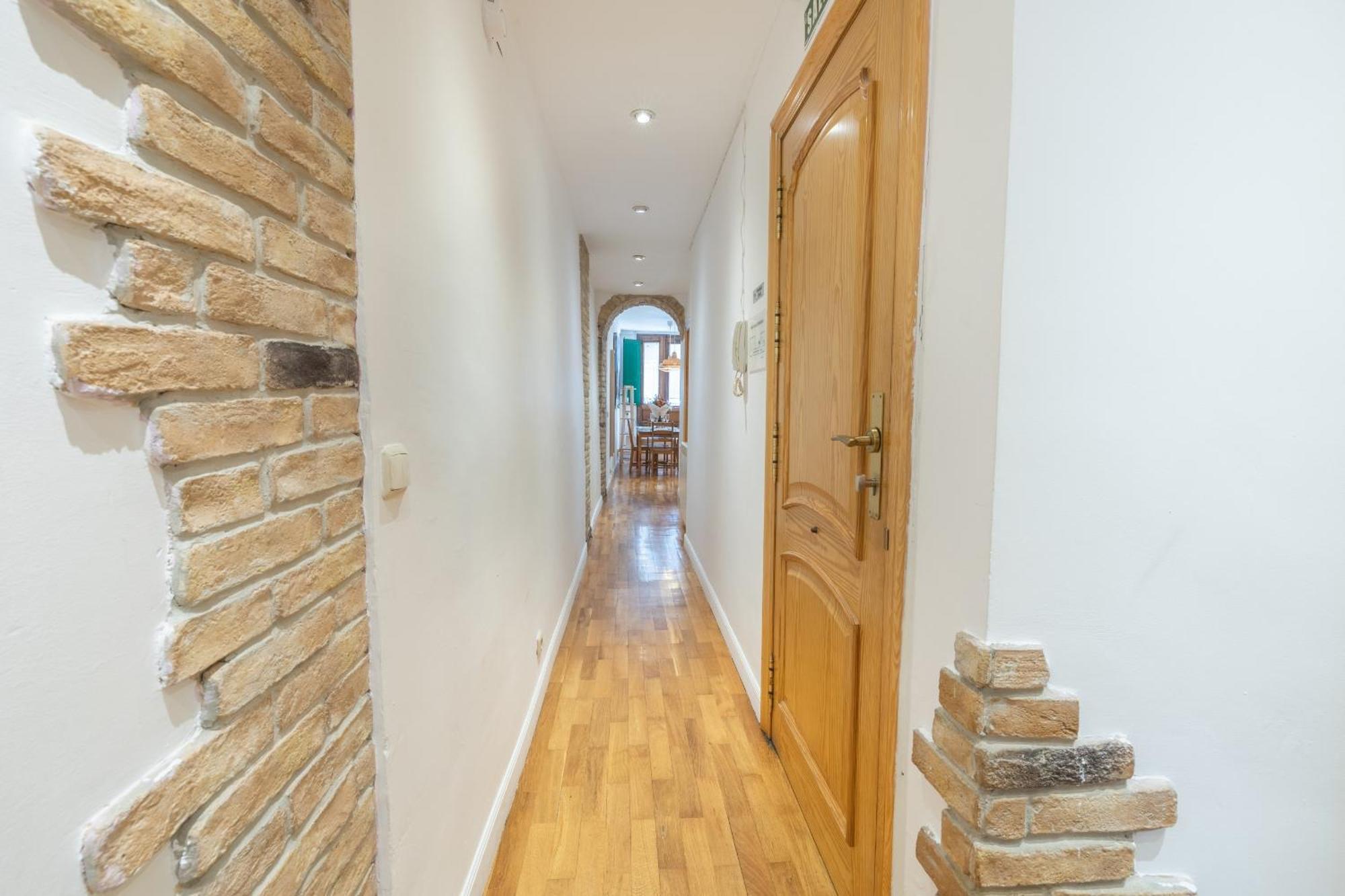 Ferienwohnung Tuapartamento Centro Estafeta Deluxe Pamplona Exterior foto
